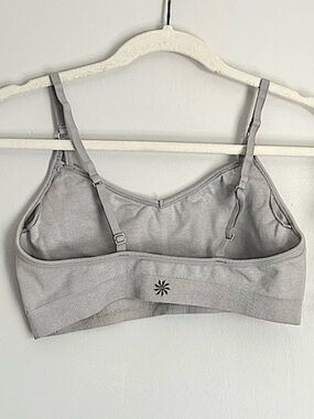 🩷 ATHLETA GRAY LIGHT SUPPORT
LIGHTWEIGHT SPORTS BRA SIZE LARGE
SPAGHETTI STRAP